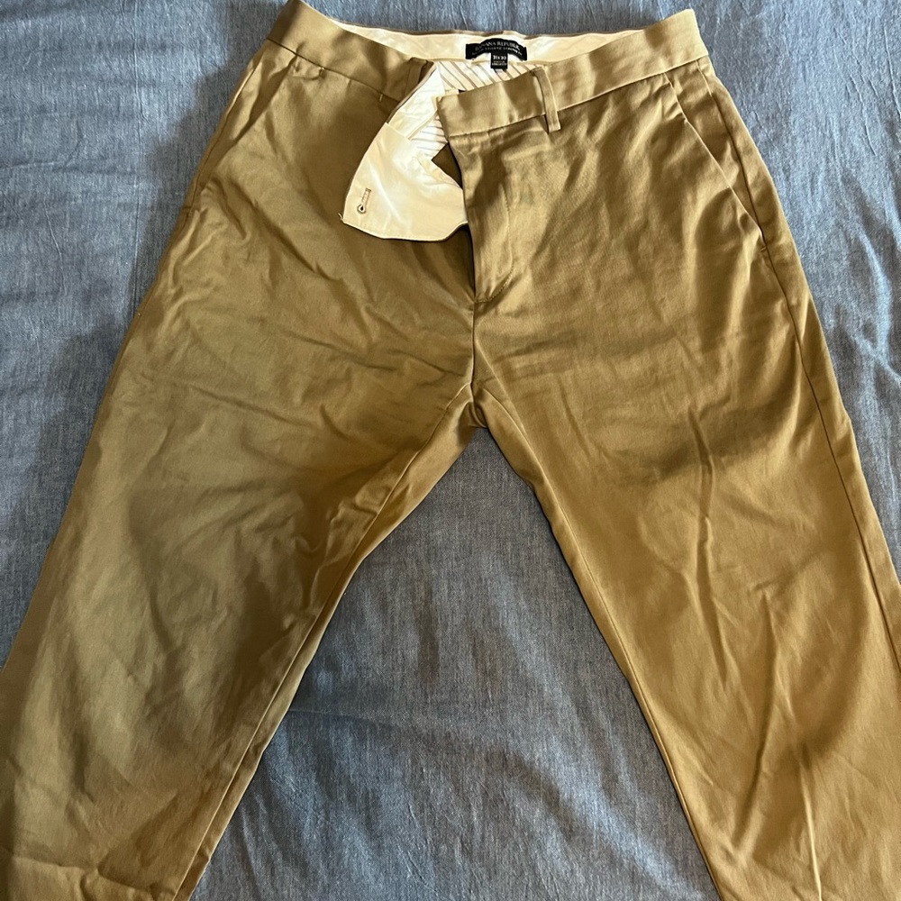 Banana Republic Athletic Tapered Fit Khaki